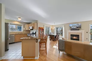 1095 Lakeland Dr, Geneva, WI 53147 - Photo 3