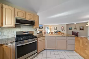 1095 Lakeland Dr, Geneva, WI 53147 - Photo 5