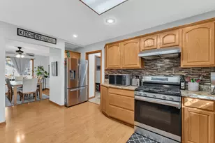 10446 S George Dr, Oak Creek, WI 53154 - Photo 11