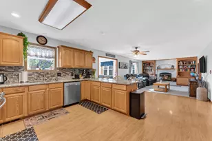 10446 S George Dr, Oak Creek, WI 53154 - Photo 9