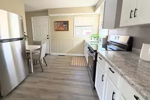 7314 W Tallmadge Pl, Milwaukee, WI 53218 - Photo 5