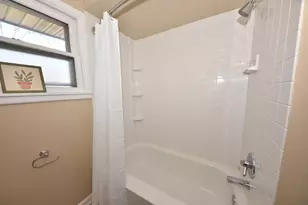 7852 W Hope Ave, Milwaukee, WI 53222 - Photo 7