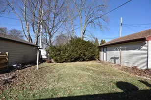 7852 W Hope Ave, Milwaukee, WI 53222 - Photo 17