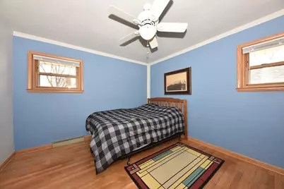 1927 N 118th St, Wauwatosa, WI 53226 - Photo 9