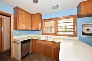 1927 N 118th St, Wauwatosa, WI 53226 - Photo 7