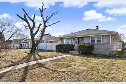 6045 W Lincoln Creek Dr, Milwaukee, WI 53218 - Photo 5