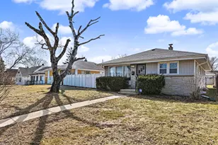 6045 W Lincoln Creek Dr, Milwaukee, WI 53218 - Photo 5