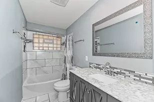 6045 W Lincoln Creek Dr, Milwaukee, WI 53218 - Photo 21