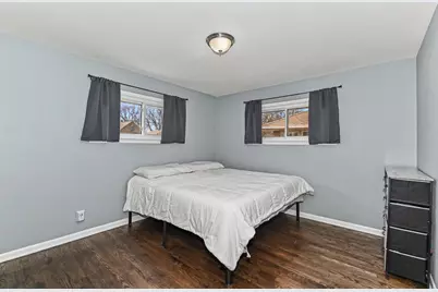 6045 W Lincoln Creek Dr, Milwaukee, WI 53218 - Photo 17