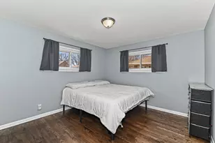 6045 W Lincoln Creek Dr, Milwaukee, WI 53218 - Photo 17