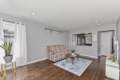 6045 W Lincoln Creek Dr, Milwaukee, WI 53218 - Photo 7