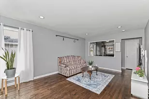 6045 W Lincoln Creek Dr, Milwaukee, WI 53218 - Photo 7