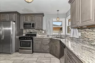 6045 W Lincoln Creek Dr, Milwaukee, WI 53218 - Photo 15