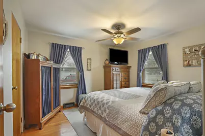 2408  Mitchell St, Racine, WI 53403 - Photo 9