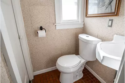 6723 W Wells St, Wauwatosa, WI 53213 - Photo 15