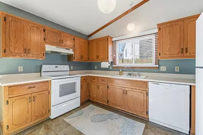 8331 N 93rd St, Milwaukee, WI 53224 - Photo 9