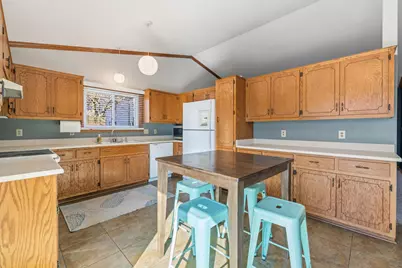 8331 N 93rd St, Milwaukee, WI 53224 - Photo 11