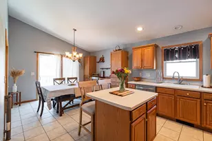 1004 Remington Dr, Holmen, WI 54636 - Photo 7