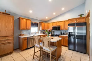 1004 Remington Dr, Holmen, WI 54636 - Photo 5