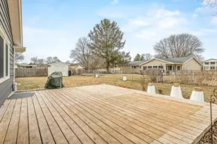 655 E Petunia Ln, Beloit, WI 53511 - Photo 33