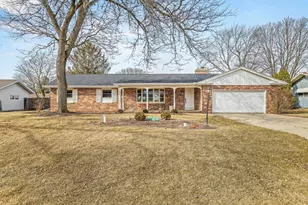 655 E Petunia Ln, Beloit, WI 53511 - Photo 1