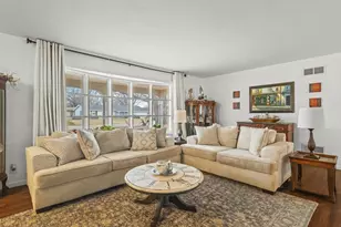 655 E Petunia Ln, Beloit, WI 53511 - Photo 3