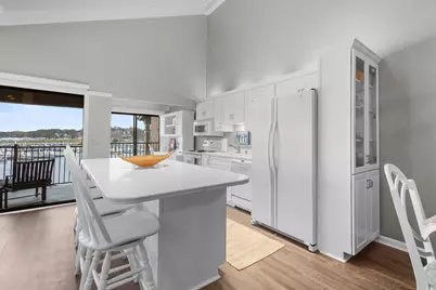 12  Abbey Villa Cir #B, Fontana, WI 53125 - Photo 13