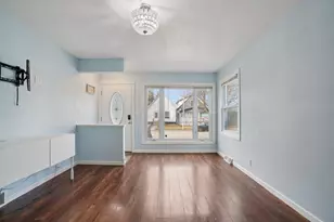 3937 E Squire Ave, Cudahy, WI 53110 - Photo 3