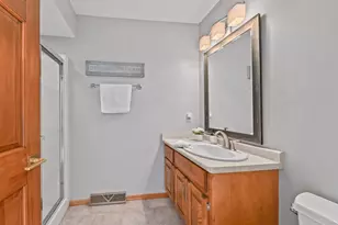 14220 W North Oak Blvd, New Berlin, WI 53151 - Photo 17