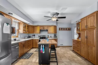 631 S 32nd St, Manitowoc, WI 54220 - Photo 9