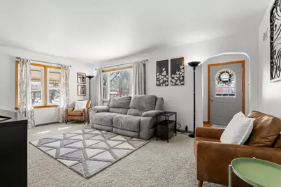 631 S 32nd St, Manitowoc, WI 54220 - Photo 3