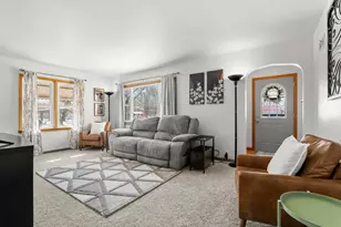 631 S 32nd St, Manitowoc, WI 54220 - Photo 3