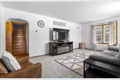 631 S 32nd St, Manitowoc, WI 54220 - Photo 5