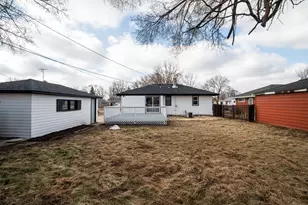 8600 W Crossfield Ave, Milwaukee, WI 53225 - Photo 33