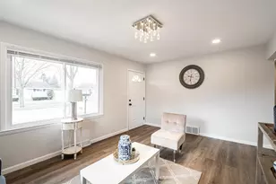 8600 W Crossfield Ave, Milwaukee, WI 53225 - Photo 11