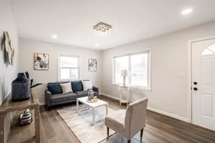 8600 W Crossfield Ave, Milwaukee, WI 53225 - Photo 9