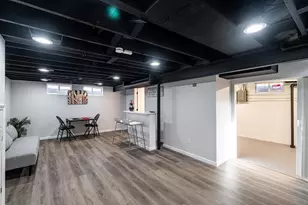 8600 W Crossfield Ave, Milwaukee, WI 53225 - Photo 23