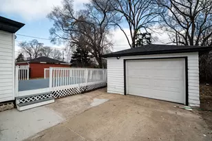 8600 W Crossfield Ave, Milwaukee, WI 53225 - Photo 31