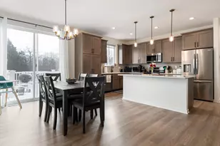 N174W20632 Laurel Springs Cir, Jackson, WI 53037 - Photo 9