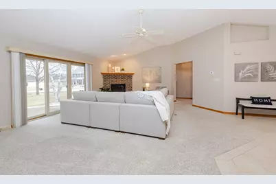 8422  Virginia Cir, Racine, WI 53185 - Photo 11