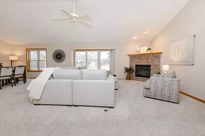 8422  Virginia Cir, Racine, WI 53185 - Photo 7