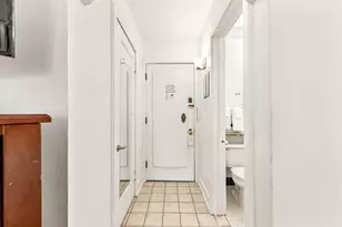 1028 E Juneau Ave, Milwaukee, WI 53202 - Photo 15