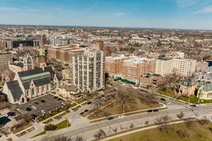 1028 E Juneau Ave, Milwaukee, WI 53202 - Photo 21