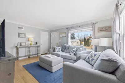 7637  Eagle St, Wauwatosa, WI 53213 - Photo 3