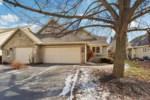 W240N2192 Dorchester Dr, Pewaukee, WI 53072 - Photo 1