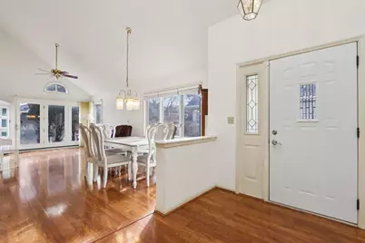 W240N2192  Dorchester Dr #10A, Pewaukee, WI 53072 - Photo 3