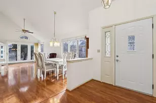 W240N2192 Dorchester Dr, Pewaukee, WI 53072 - Photo 3