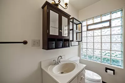 2538 S 75th St, West Allis, WI 53219 - Photo 9