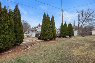 2538 S 75th St, West Allis, WI 53219 - Photo 39