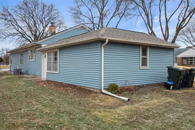 2538 S 75th St, West Allis, WI 53219 - Photo 37